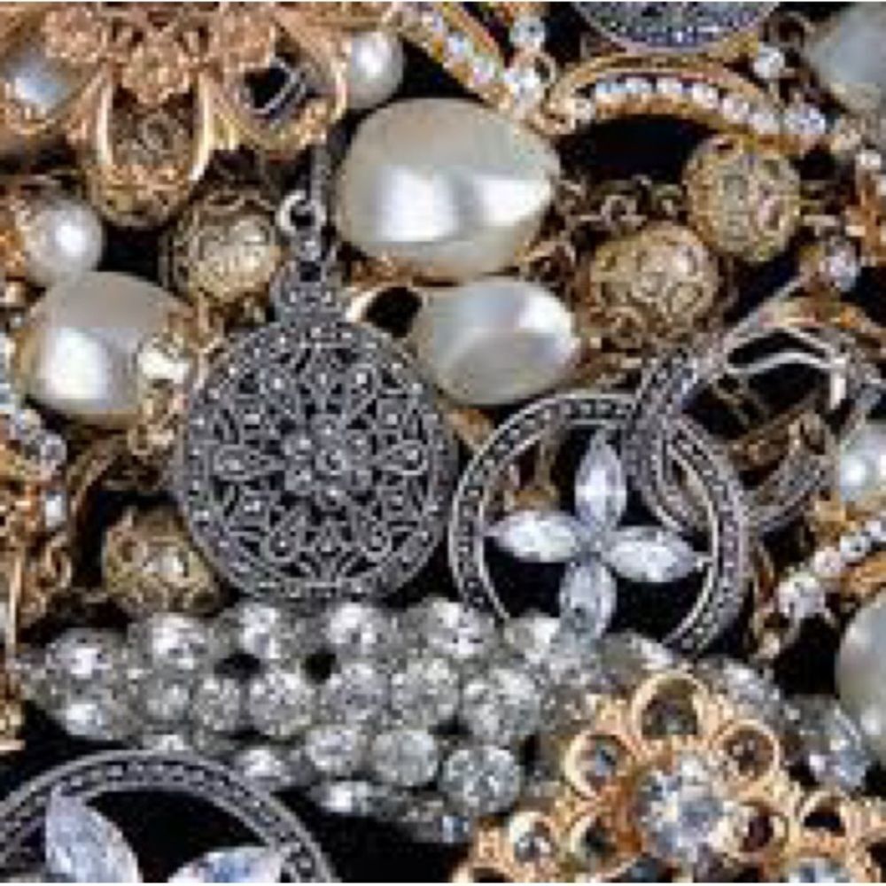 2 pound jewelry lot~ mostly wearable junk repair craft - Picture 8 of 8